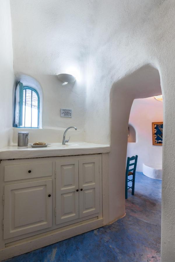 Hostel Caveland Karterados  Zewnętrze zdjęcie