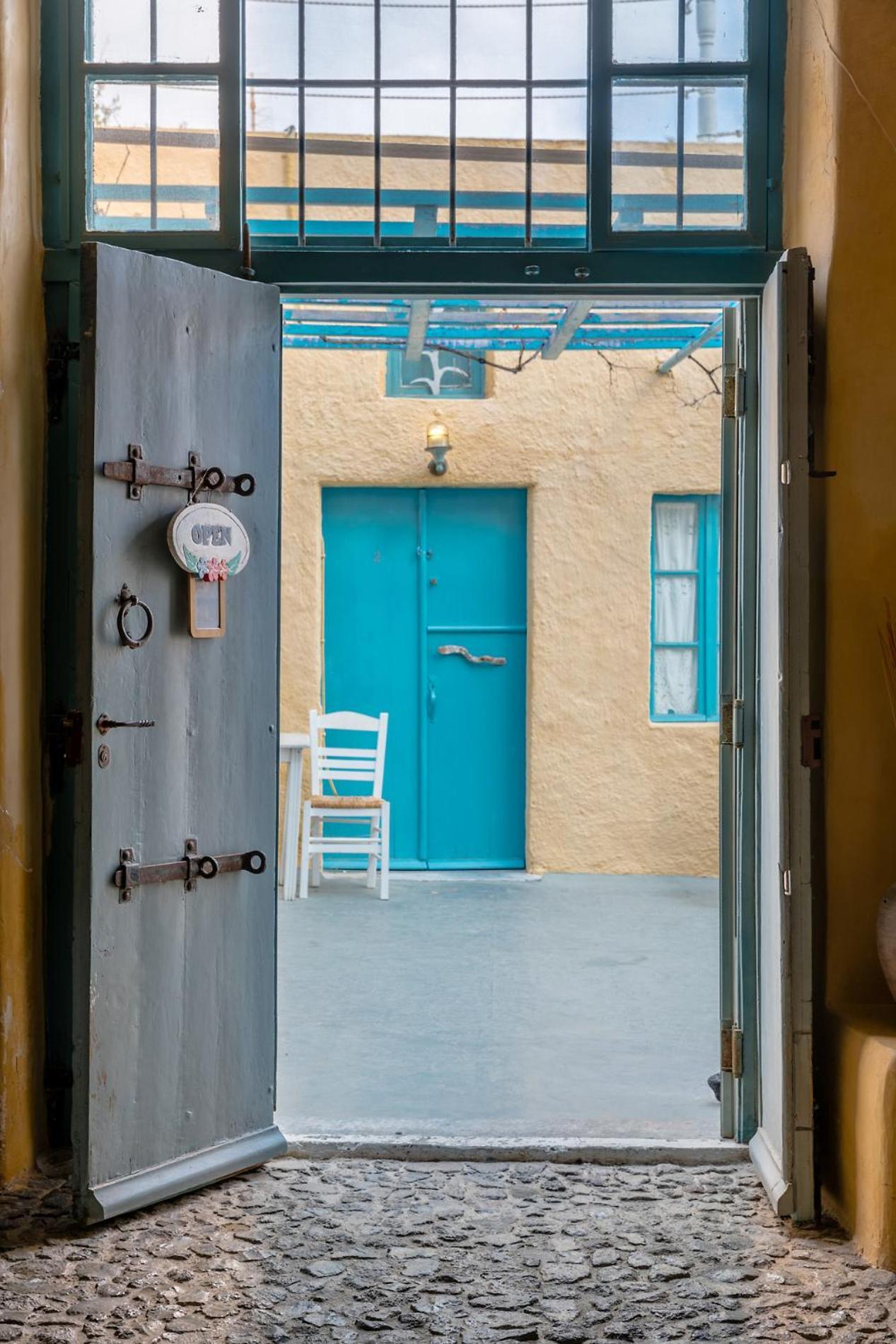 Hostel Caveland Karterados  Zewnętrze zdjęcie